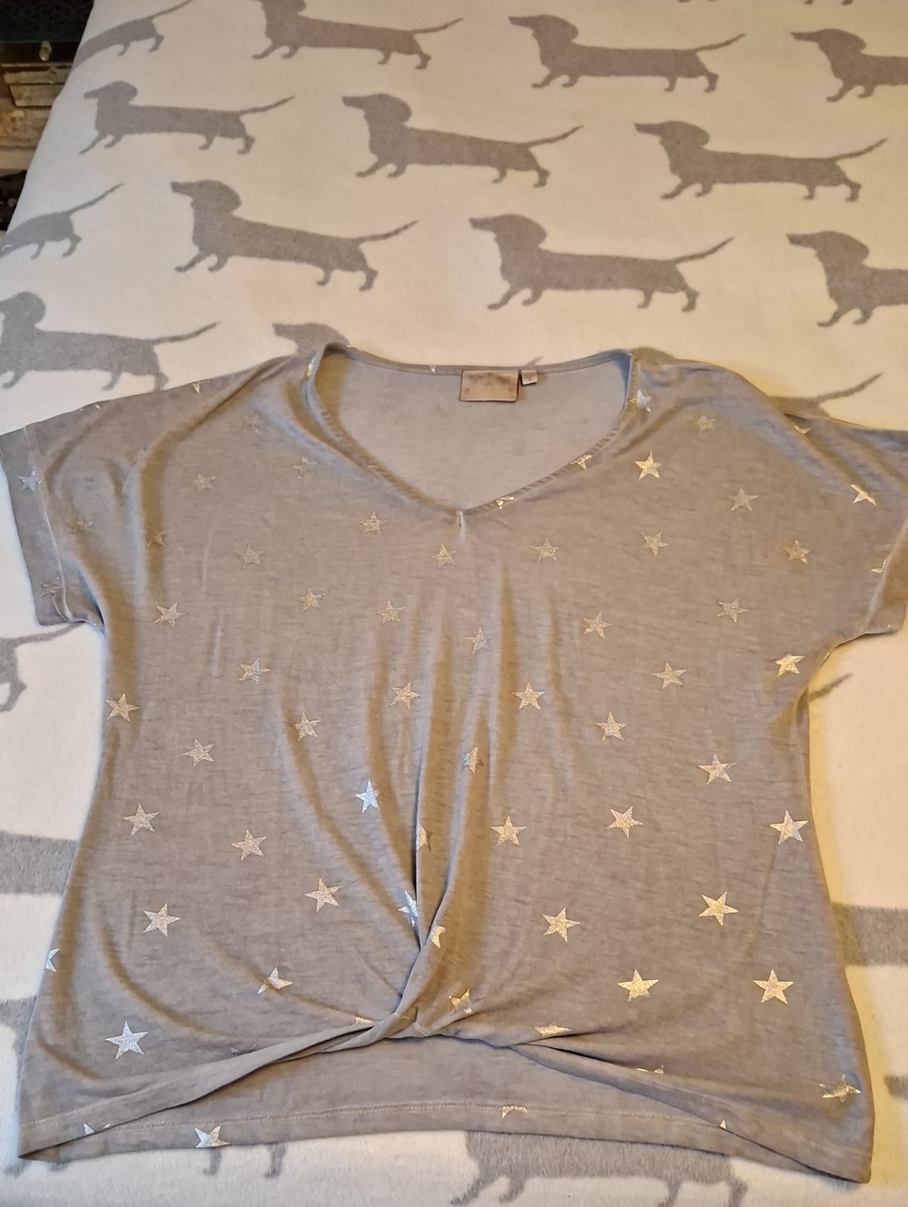 Womens Metallic Star V-Neck Twist Hem Top - Gray